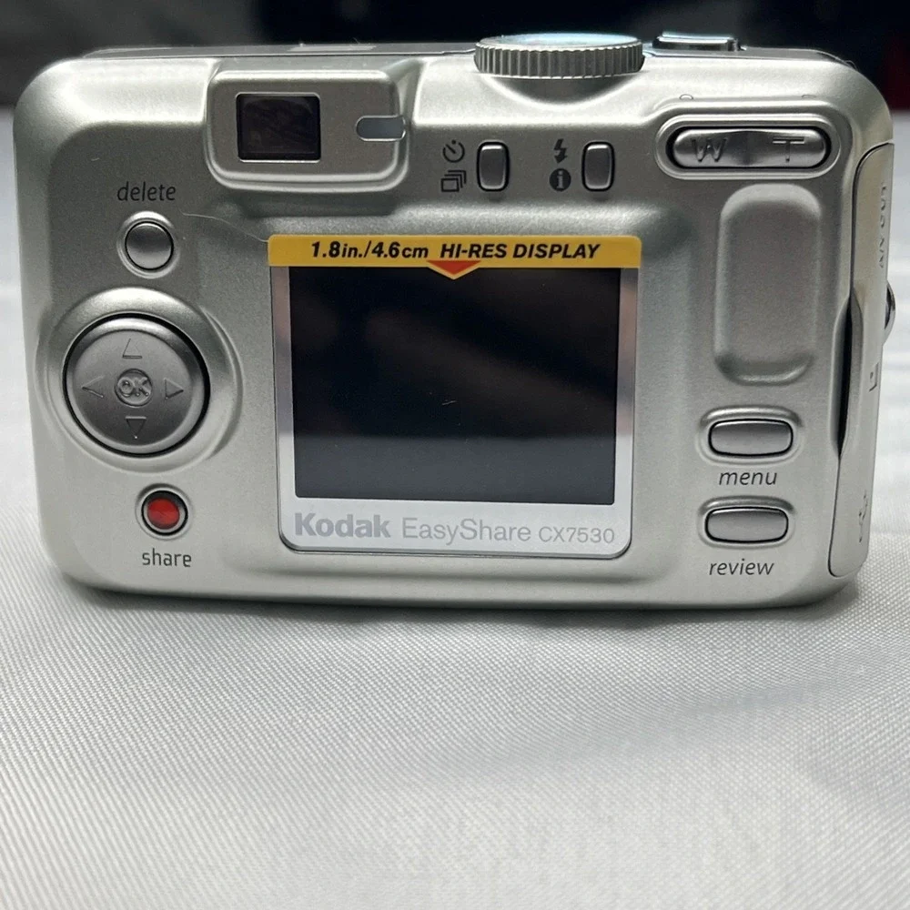 Kodak EasyShare CX7330 3.1MP 3x Optical Zoom Silver Digital Camera Box Untested